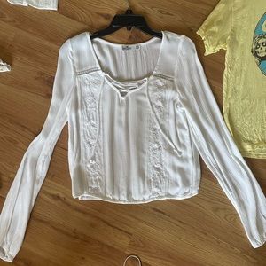 Hollister Cropped white blouse